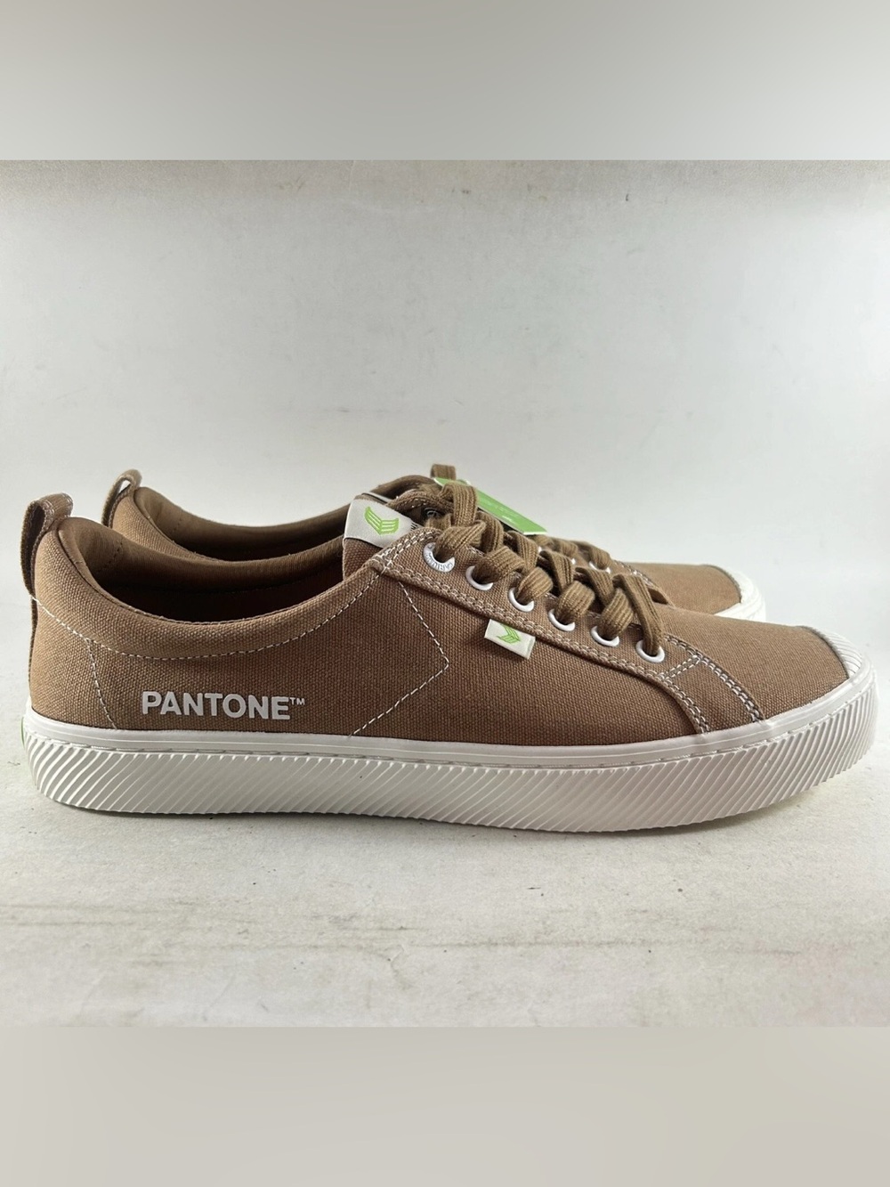 Cariuma OCA Low Pantone Mens Canvas Shoes Sneakers Brown Size 11.5